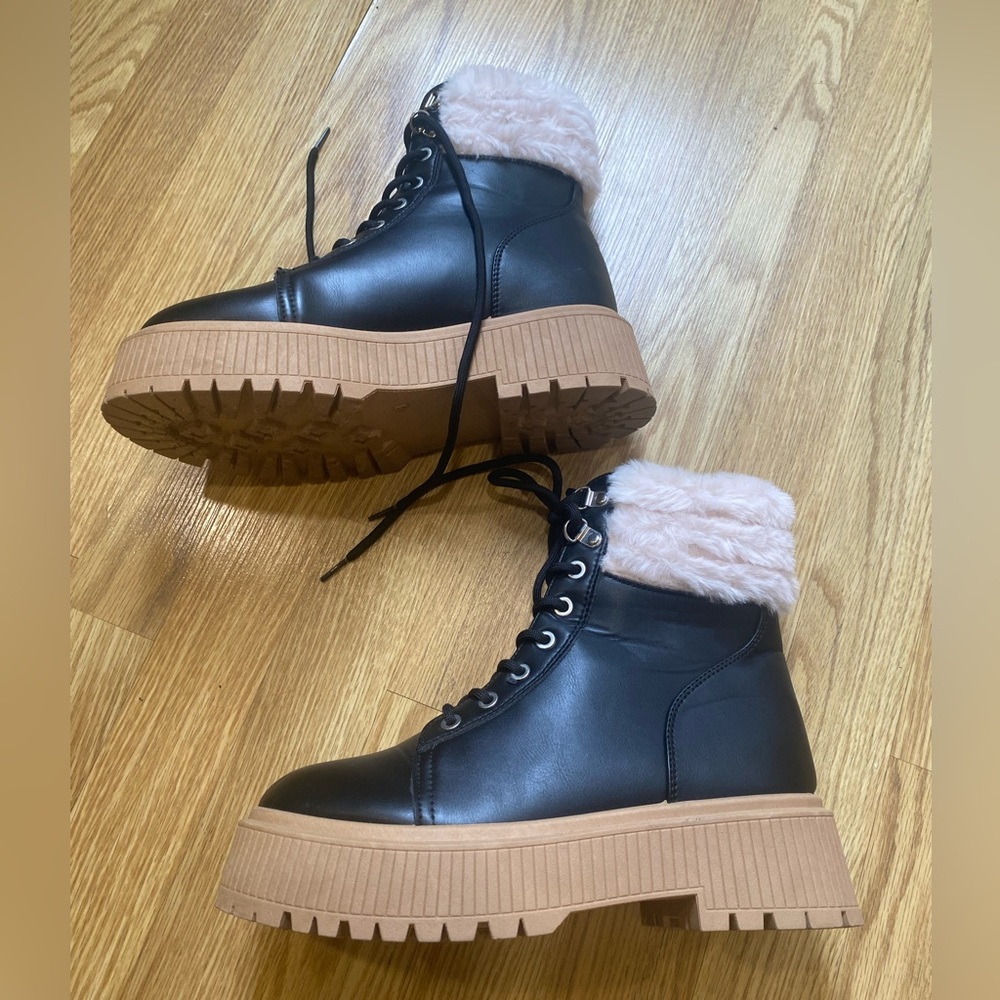 Boots with the fur! Platform “combat “ boots size 8 EUC - Picture 4 of 16